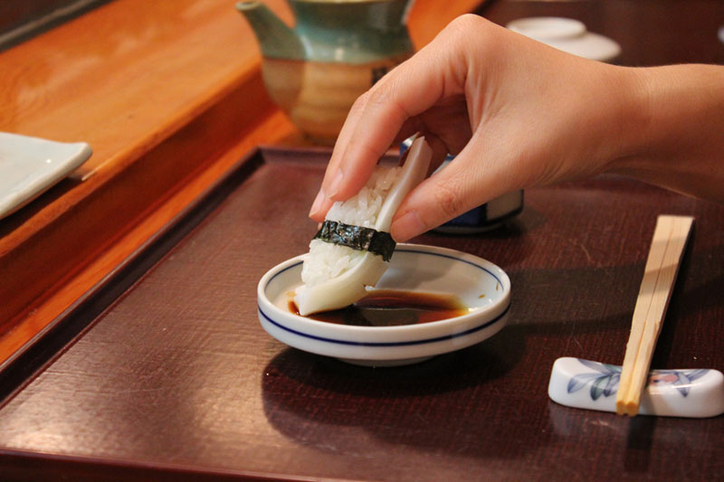 How to Eat Sushi